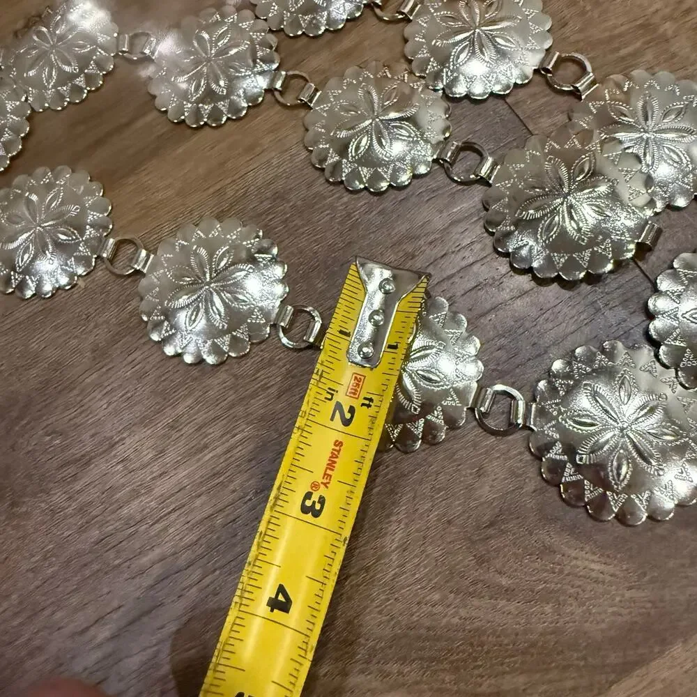 SILVER TONE METAL FLOWER SHAPED CONCHOS & CHAIN LINKS BELT 37” Long Floral